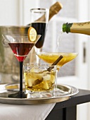 Verschiedene Cocktails (Negroni, Black Velvet, Mango-Mimosa, Calva Spice)