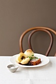 Schweinekrustenbraten mit Kartoffelknödel