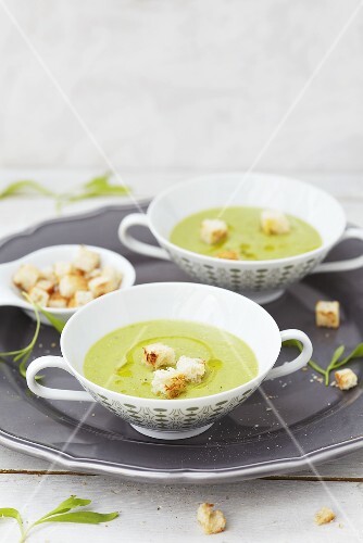 Pea soup with croutons