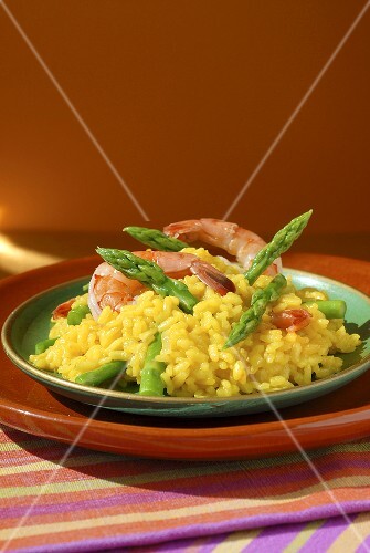 Asparagus risotto with prawns
