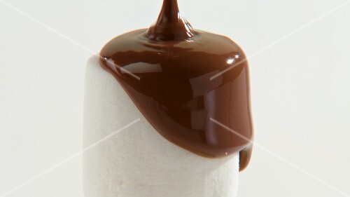 Coating marshmallow with chocolate