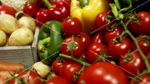 Fresh vegetables (cabbage, garlic, tomatoes, potatoes)