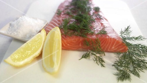 Gravlax with lemon, dill and salt (close-up)