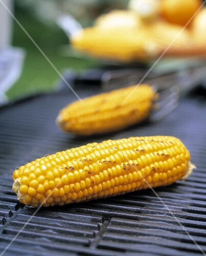Barbecued corncobs