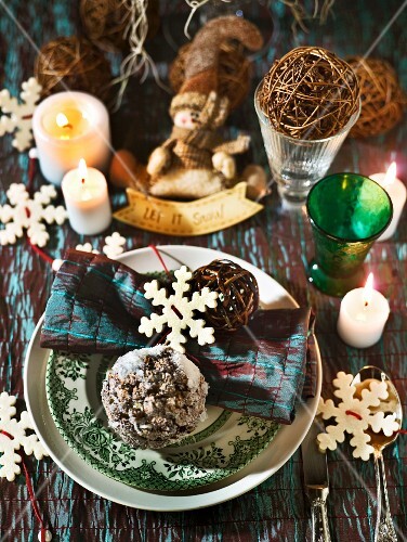 Turquoise and white Christmas decorations