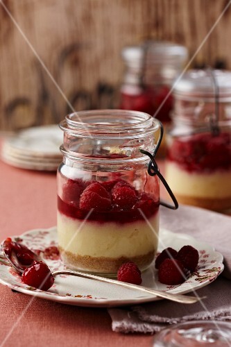 Raspberry Cheesecakes in Mason Jars