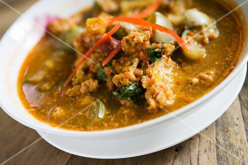Red curry soup with prawns (Thailand)