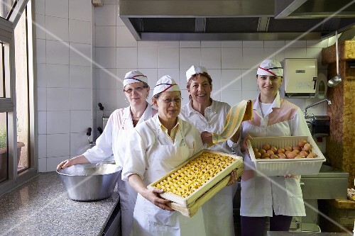 Italienische Nudelmacherinnen