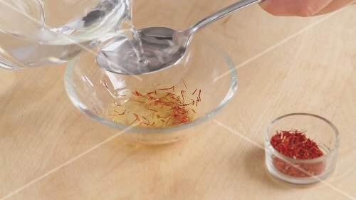 Spices being used (German Voice Over)