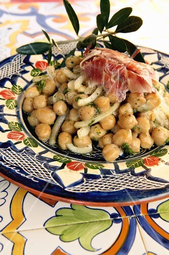 Chickpea salad with ham