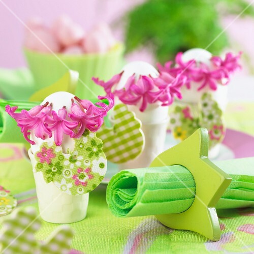 Easter table decorations with hyacinths flowers and chick figures