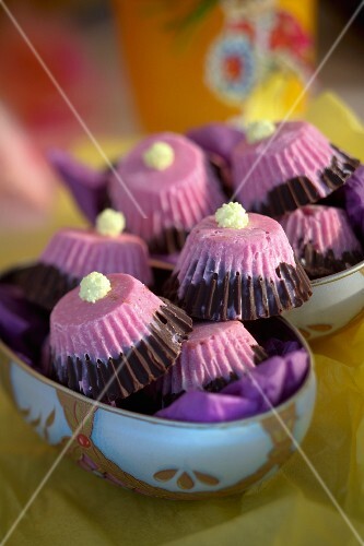 Bi-coloured Easter sweets