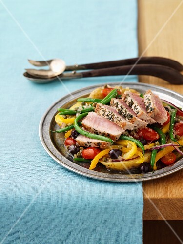 Tuna with capers and vegetables