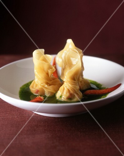 Pastry parcels with lobster on parsley sauce
