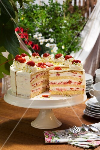 Strawberry sponge cake