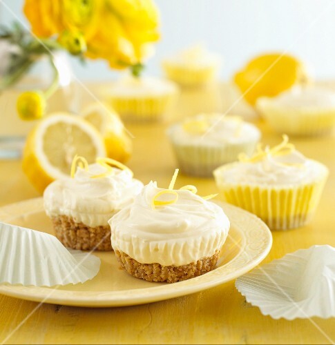 Mini lemon cakes