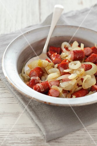 Viennese sausages with onions