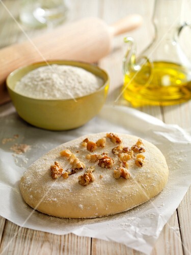 Coca (yeast cake from Catalonia) with anise and walnuts, raw