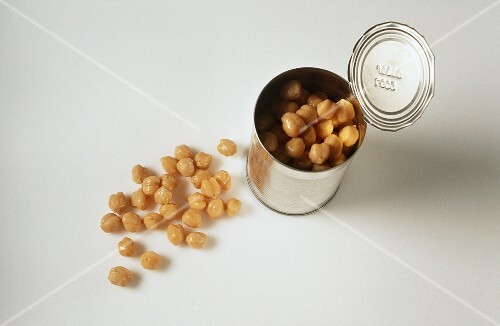 Chick peas in a heap and in tins