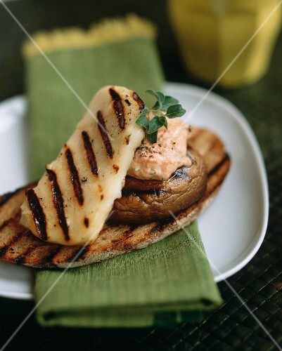 Toasted bread topped with mushroom & grilled Haloumi cheese