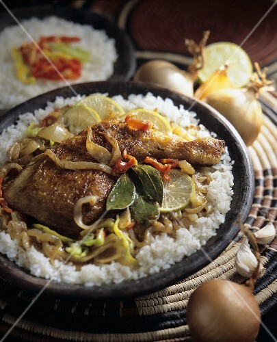 Yassa Poulet: chicken stew with limes on rice (Africa)