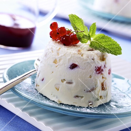 Cassata con la frutta fresca (Ice cream cake with fruit)
