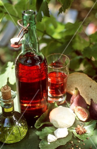 Fresh goat's cheese, figs, oil and rosé wine from Provence
