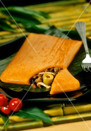 Hallaca navidena (stuffed banana leaves, Venezuela, 1)