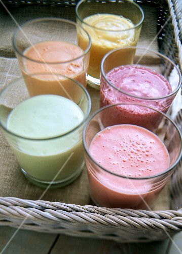 Avocado-, strawberry-, papaya-, berry- and mango lassi