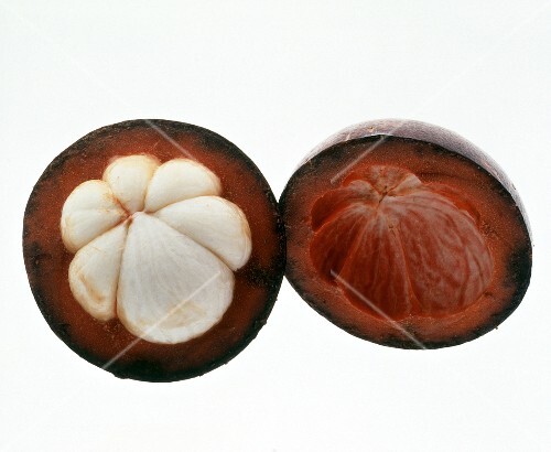 Halved mangosteen (1)