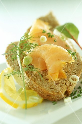 Open sandwich with salmon, spring onions and dill