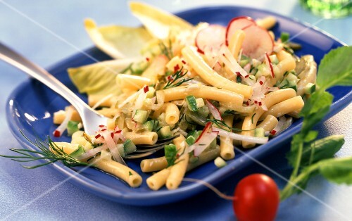 Pasta salad with cucumber, horseradish and radishes