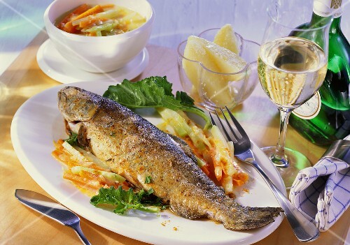 Fried trout with herbs, with kohlrabi & carrots, white wine