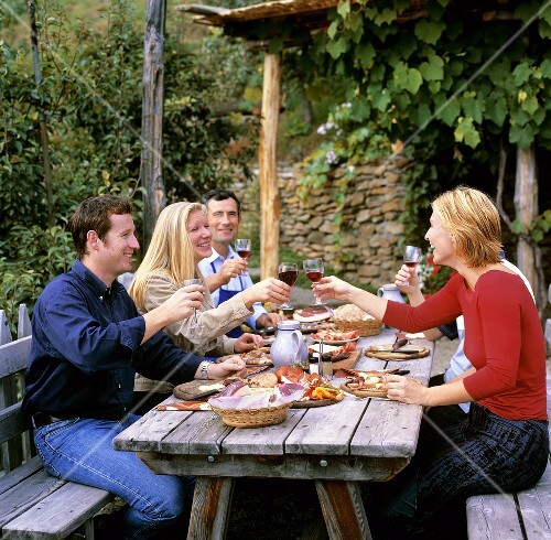 People with snack & wine (S. Tyrolean wine festival: Törggelen)