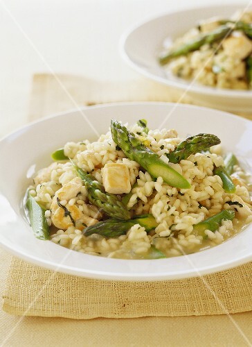 Risotto with chicken and green asparagus