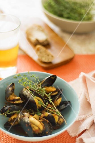 Mussels in tomato sauce with thyme
