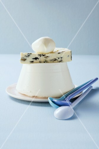Ricotta, blue cheese and mozzarella