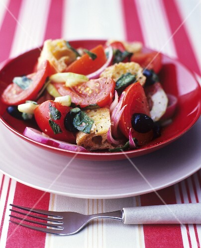 Panzanella (Brotsalat mit Tomaten), Toskana, Italien