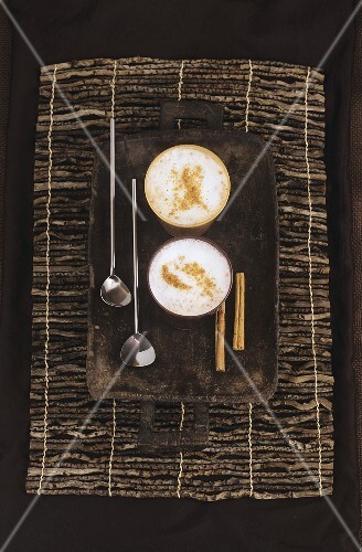 Caffe latte with cinnamon