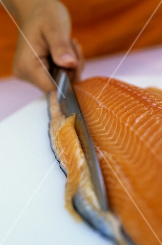 Filleting salmon (trimming the edge)