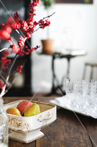 Pears in ceramic dish on wooden table
