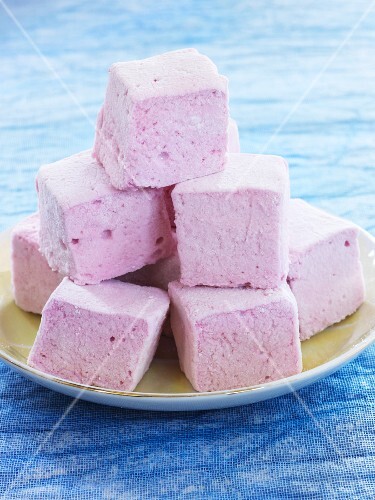 Cubes of raspberry marshmallow