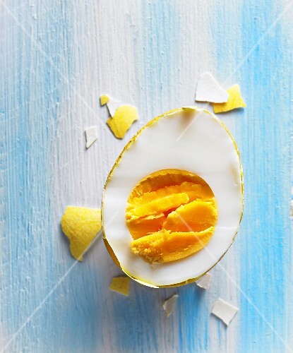Half a hard boiled egg, seen from above