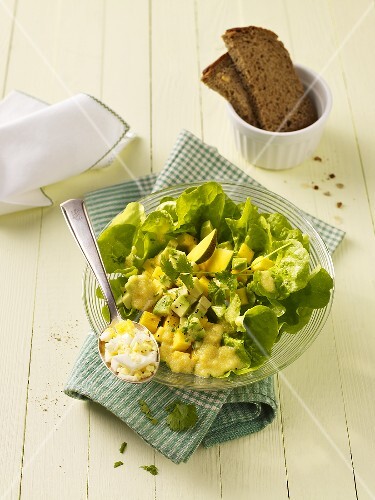 Mango-Avocado-Salat mit Ei