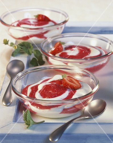 Sour cream dessert with strawberry puree