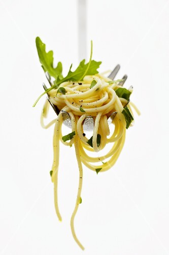 Spaghetti with rocket on spaghetti server