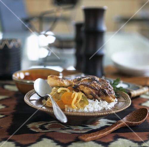 Yassa poulet (Chicken dish with vegetables, Senegal)