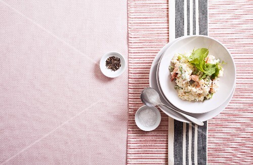 Risotto with prawns and green asparagus