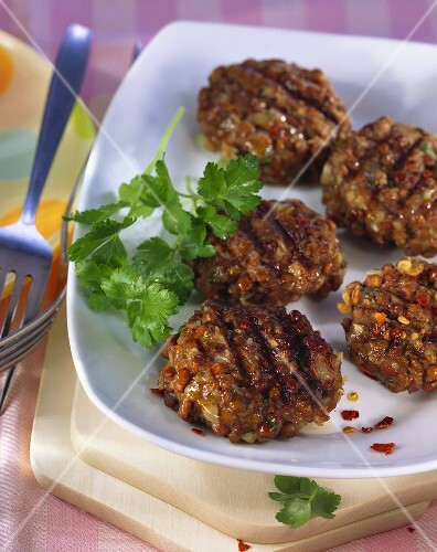 Grilled lentil burgers