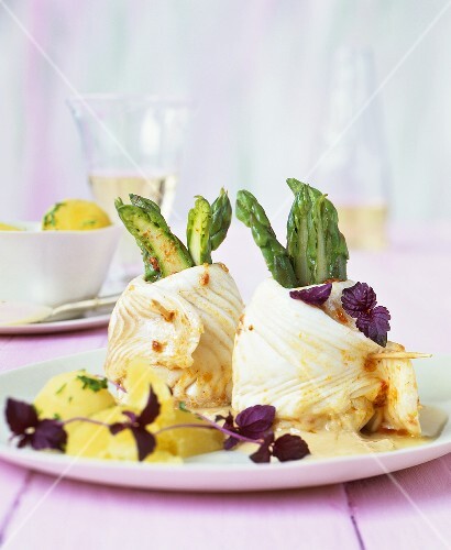Plaice rolls filled with green asparagus, red basil